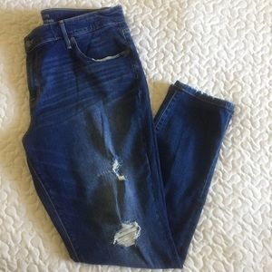Distressed skinny jeans